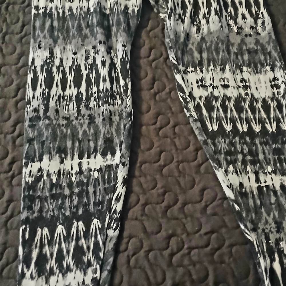Black and White Patterned Leggings